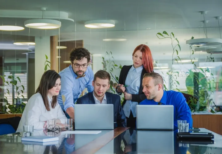 people-with-laptops-office_23-2147656717